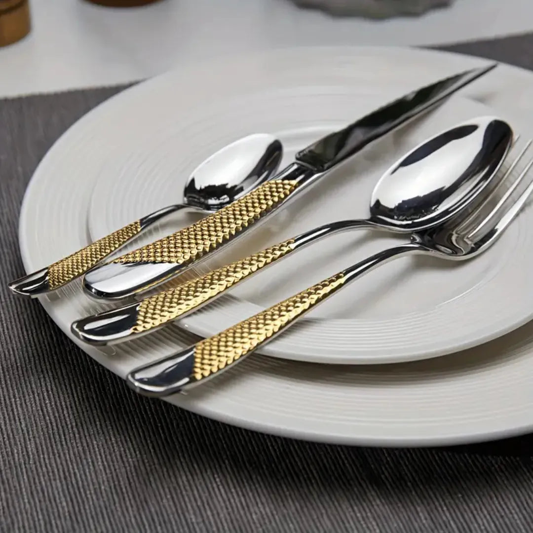 Faqueiro Inox Dourado em Mesa Posta Luxuosa – Ideal para Ocasiões Especiais e Dia a Dia