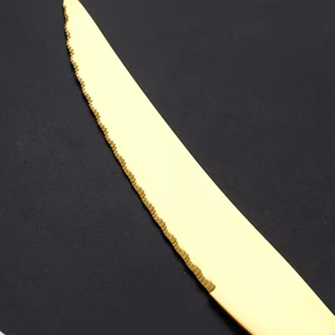 Detalhe do Cabo Texturizado com Acabamento Dourado – Talheres Elegantes em Inox