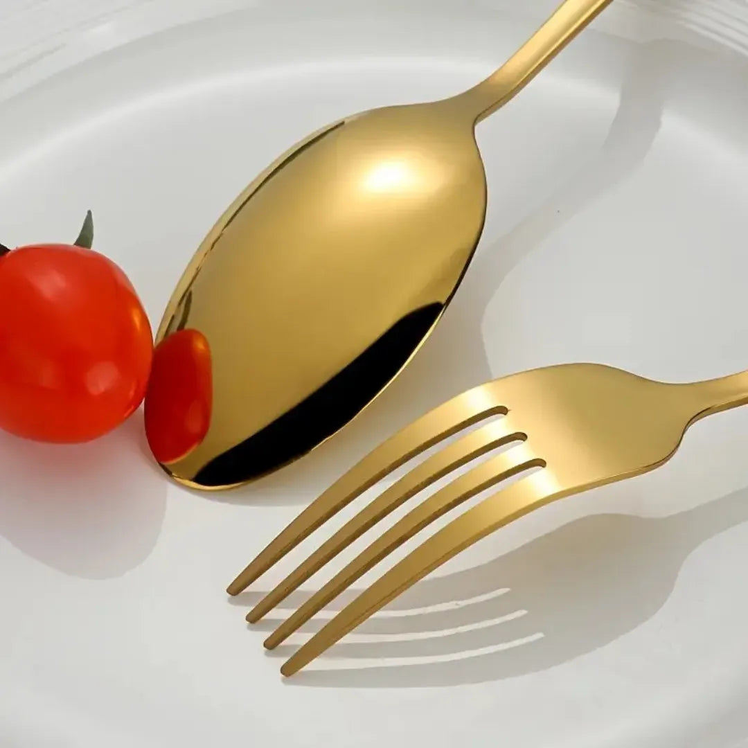 Detalhe do Cabo Texturizado com Acabamento Dourado – Talheres Elegantes em Inox