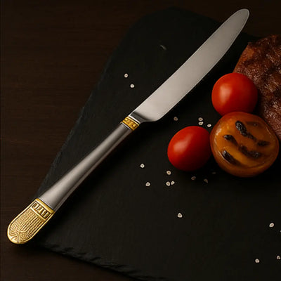 Talheres principais do faqueiro inox banho ouro 24k em destaque